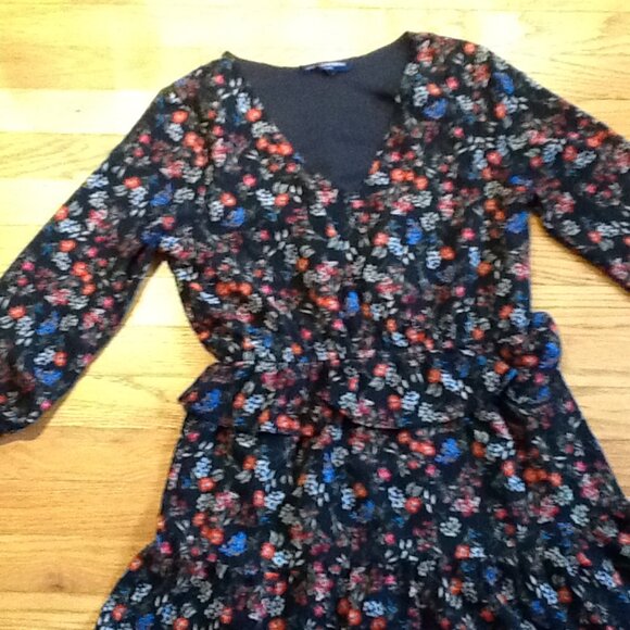 Black Floral V Neck Dress with Waist and Peplum and Ruffle at Bottom - Picture 4 of 6